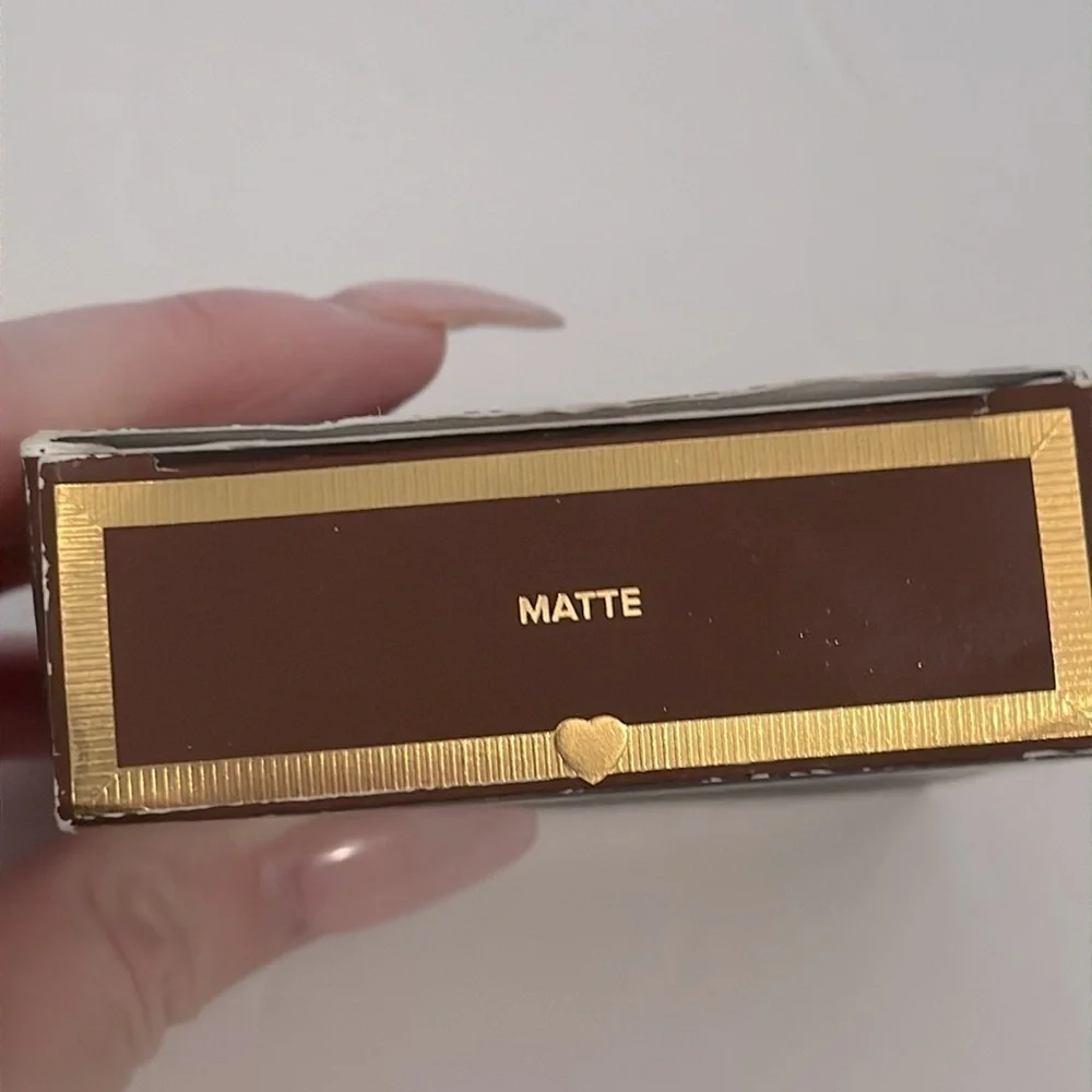 Too Faced Dark Chocolate Soleil is a long-wearing, rich, matte bronzer BNIB